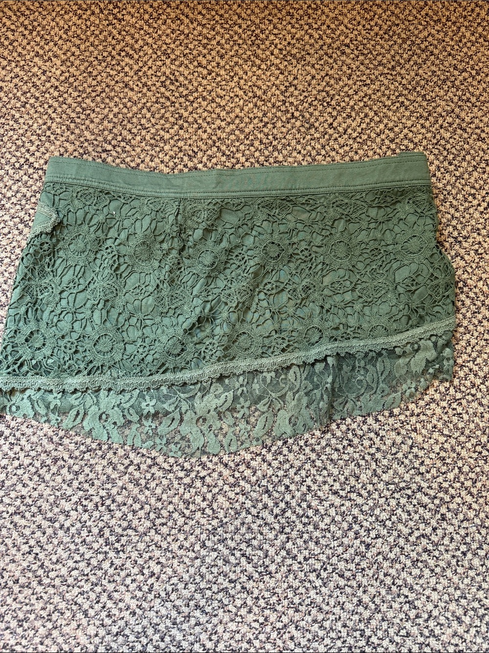 Y2K. The Pyramid Collection Olive Green Lace Micro Skirt with Decorative Belt - Picture 4 of 6